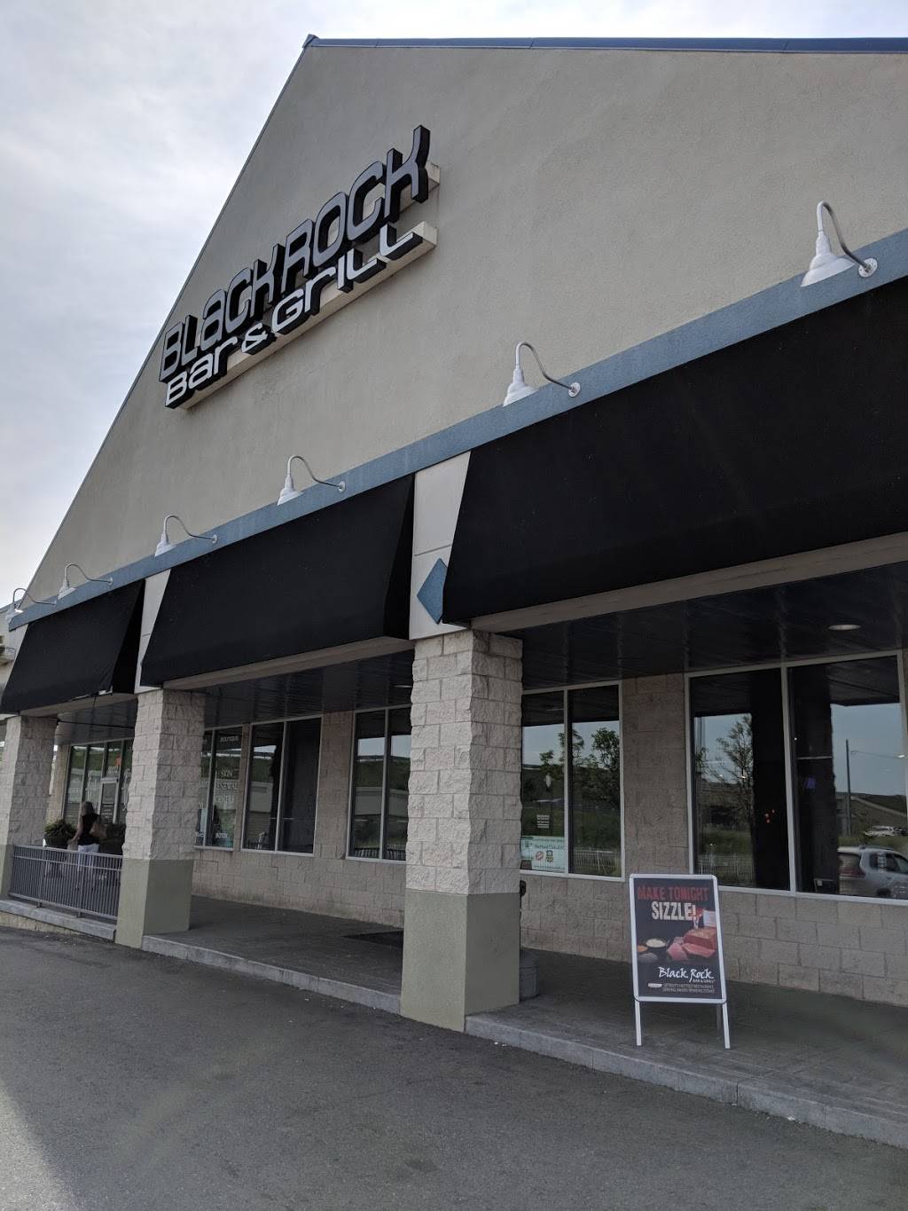 Black Rock Bar & Grill | restaurant | 10100 Highland Rd, Hartland, MI 48353, USA | 8106325500 OR +1 810-632-5500