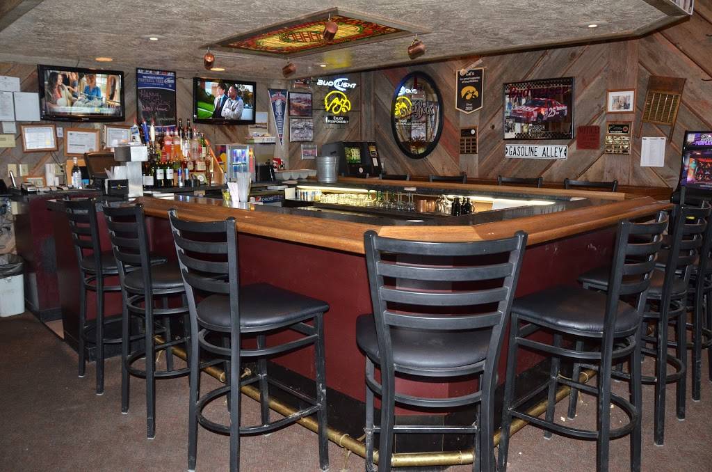 Cals Fine Foods & Spirits | restaurant | 1501 N 1st St, Indianola, IA 50125, USA | 5159615200 OR +1 515-961-5200