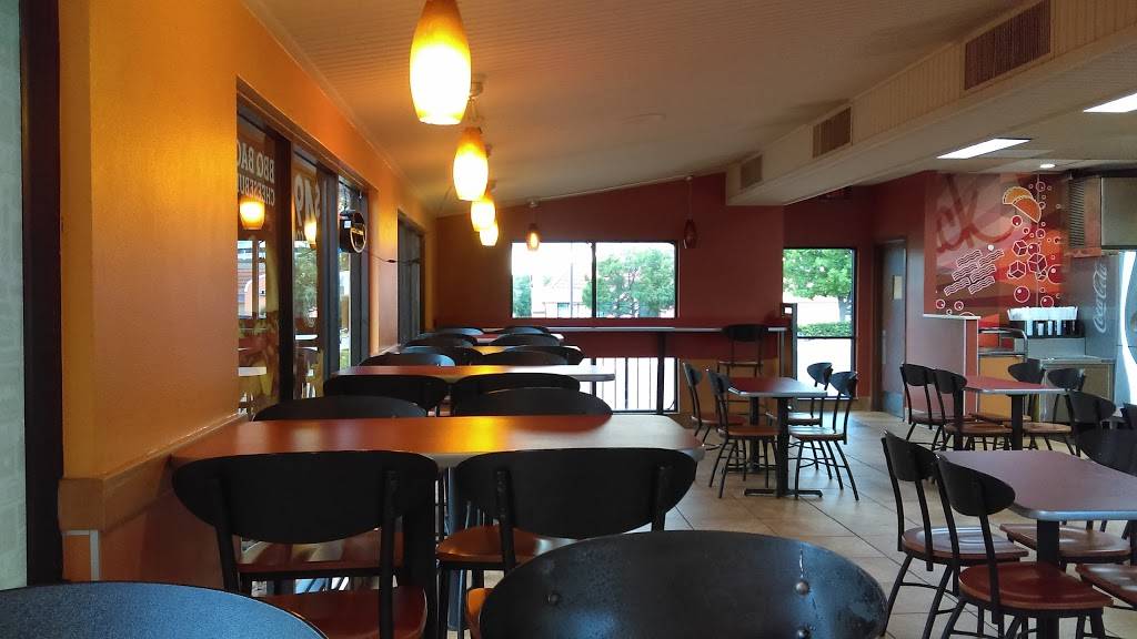 Jack in the Box | restaurant | 2465 Babcock Rd, San Antonio, TX 78229, USA | 2106157328 OR +1 210-615-7328