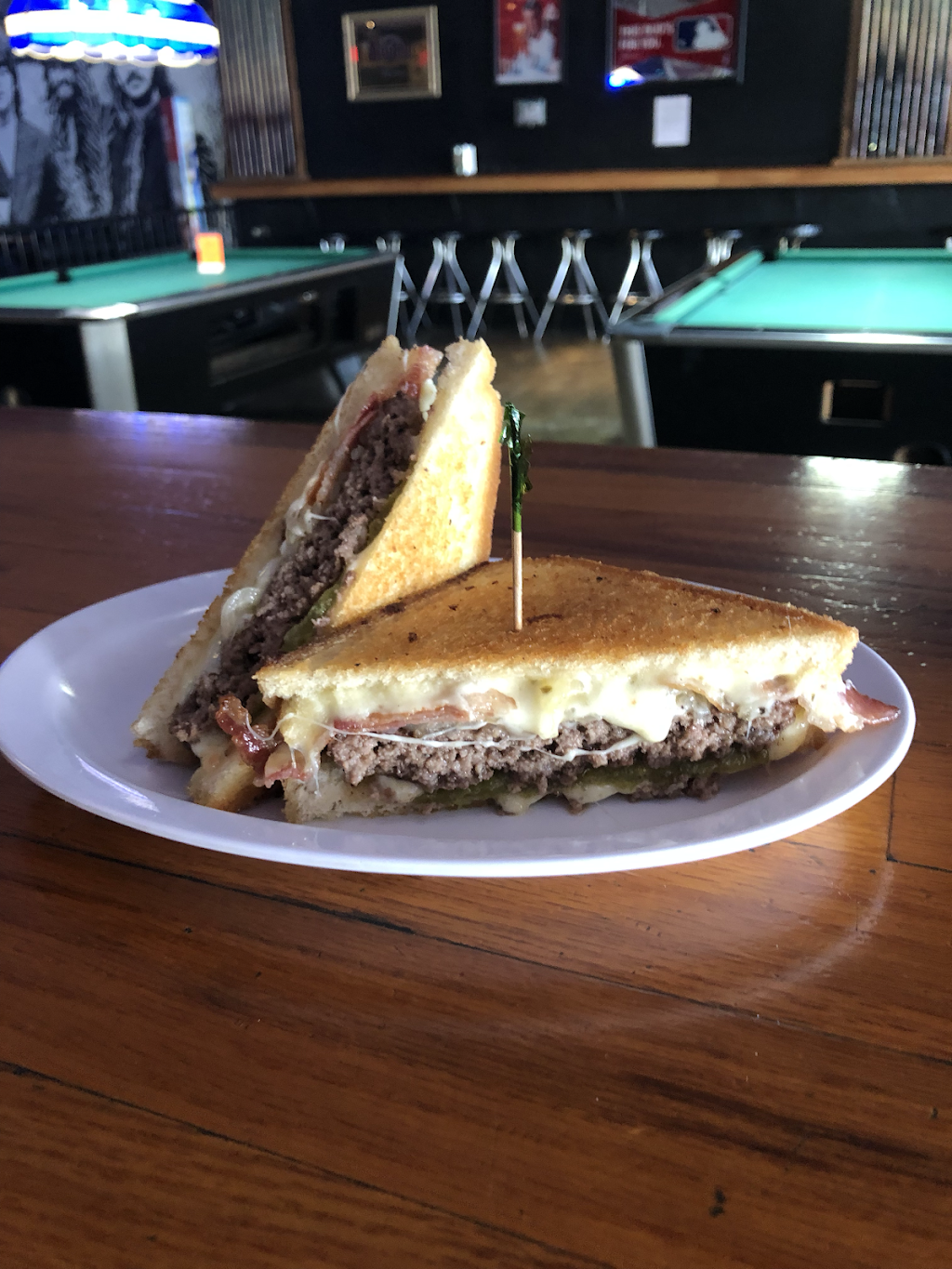 Froggies Pub & Grill | restaurant | 7768, 3232 S Mooney Blvd, Visalia, CA 93277, USA | 5596368839 OR +1 559-636-8839