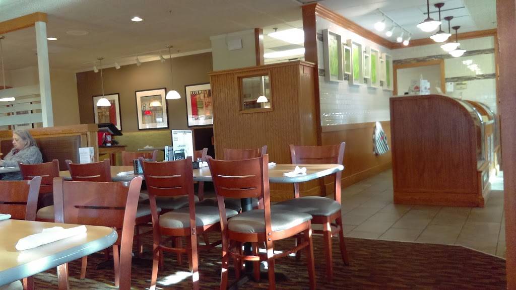 Perkins Restaurant & Bakery | restaurant | 2009 County Rd D E, Maplewood, MN 55109, USA | 6517778306 OR +1 651-777-8306