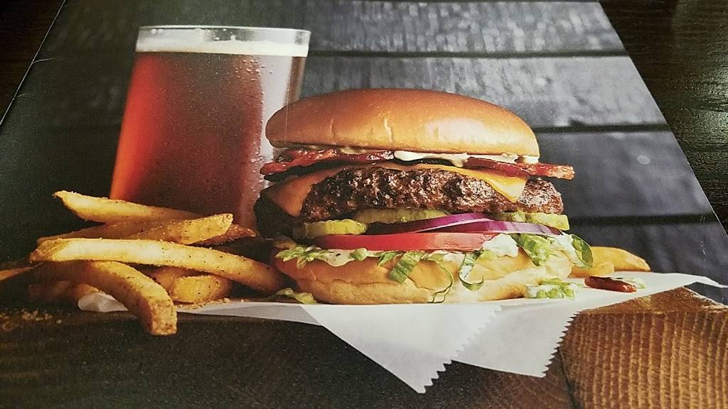 Champps | restaurant | 855 W John Carpenter Fwy, Irving, TX 75039, USA | 9723730333 OR +1 972-373-0333