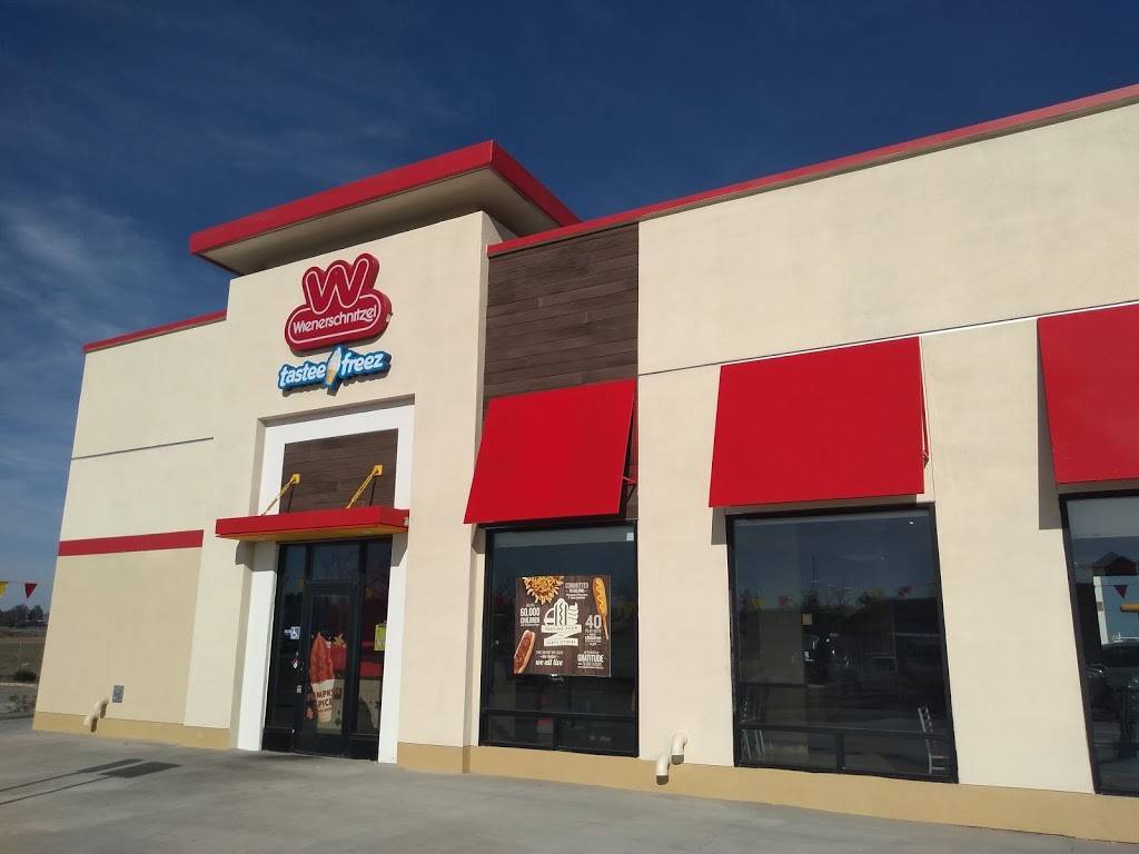 Wienerschnitzel | restaurant | 2650 N Perris Blvd, Perris, CA 92571, USA | 9519404256 OR +1 951-940-4256