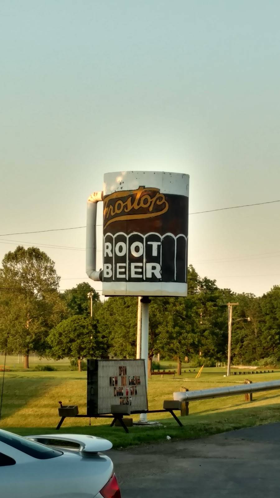 Riggens Frostop | restaurant | 314 N Pennsylvania St, Chrisman, IL 61924, USA | 2172692223 OR +1 217-269-2223