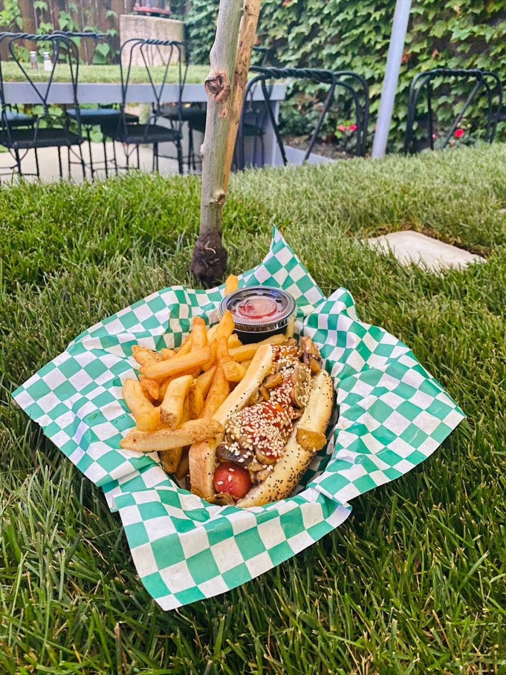 Lawn Restaurant - Hamburger • Philly Cheesesteak • Waffles | restaurant | 1141 N Ashland Ave, Chicago, IL 60622, USA | 7739048608 OR +1 773-904-8608