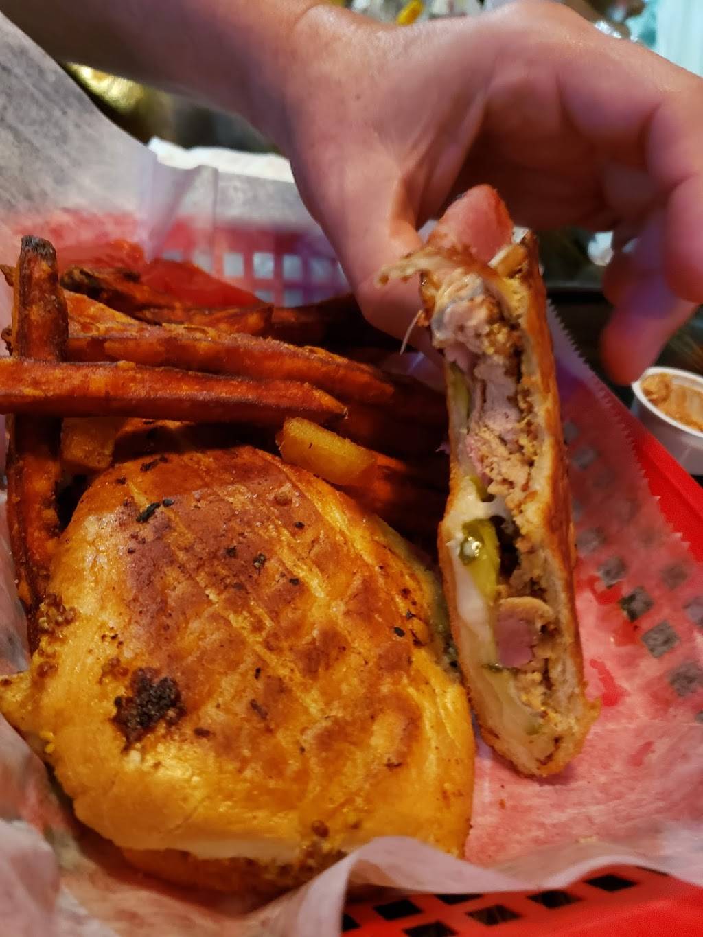 Gator Bait Family Sports Grill | restaurant | 304 FL-26, Melrose, FL 32666, USA | 3524751360 OR +1 352-475-1360