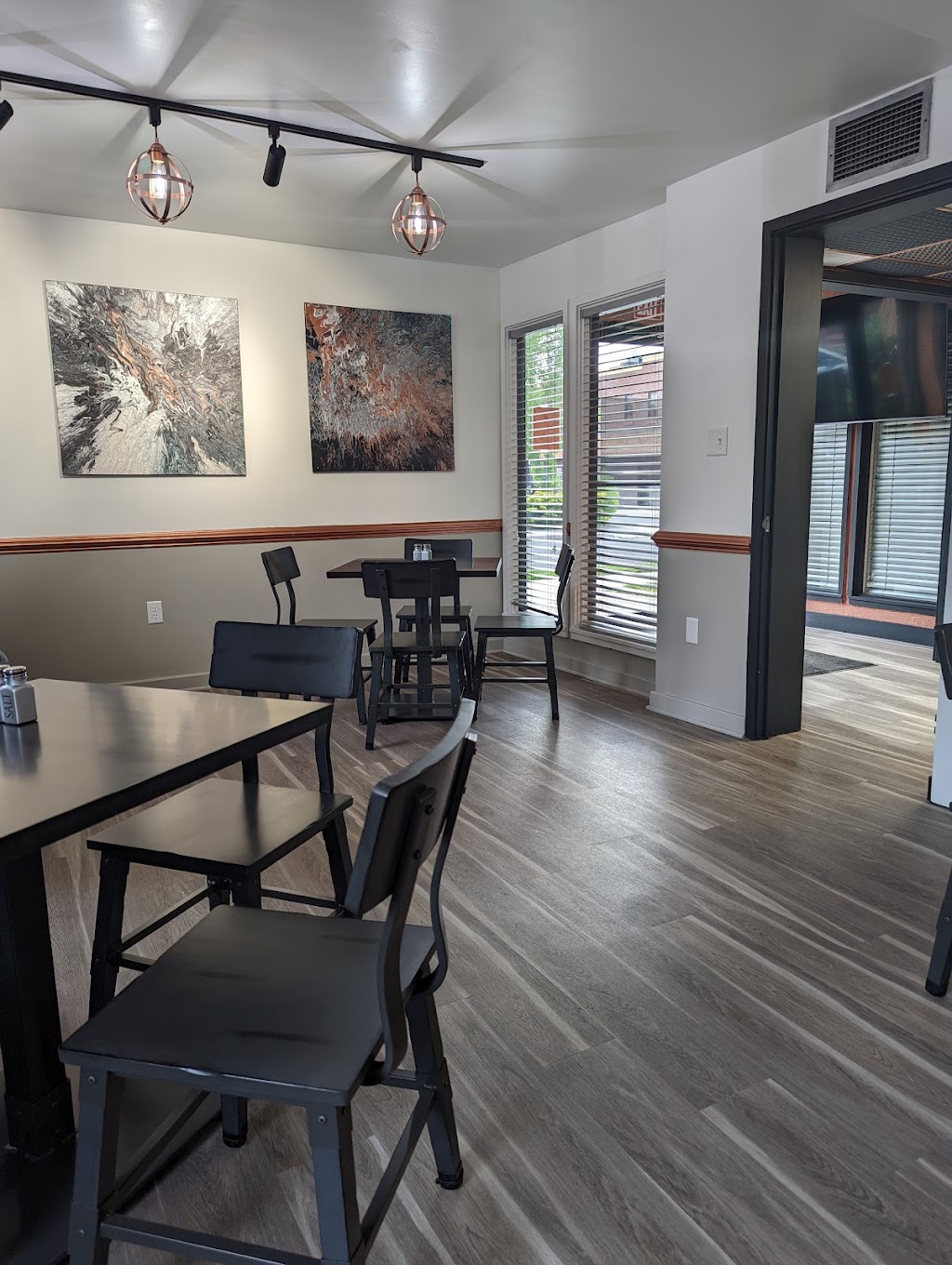 The Lean Loon | restaurant | 200 S George St, Cumberland, MD 21502, USA | 2403627443 OR +1 240-362-7443