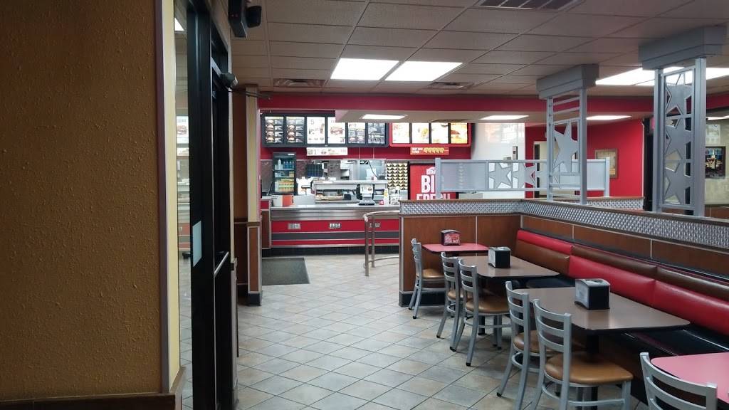 Hardees | restaurant | 27 Randolph Ave, Elkins, WV 26241, USA | 3046367127 OR +1 304-636-7127