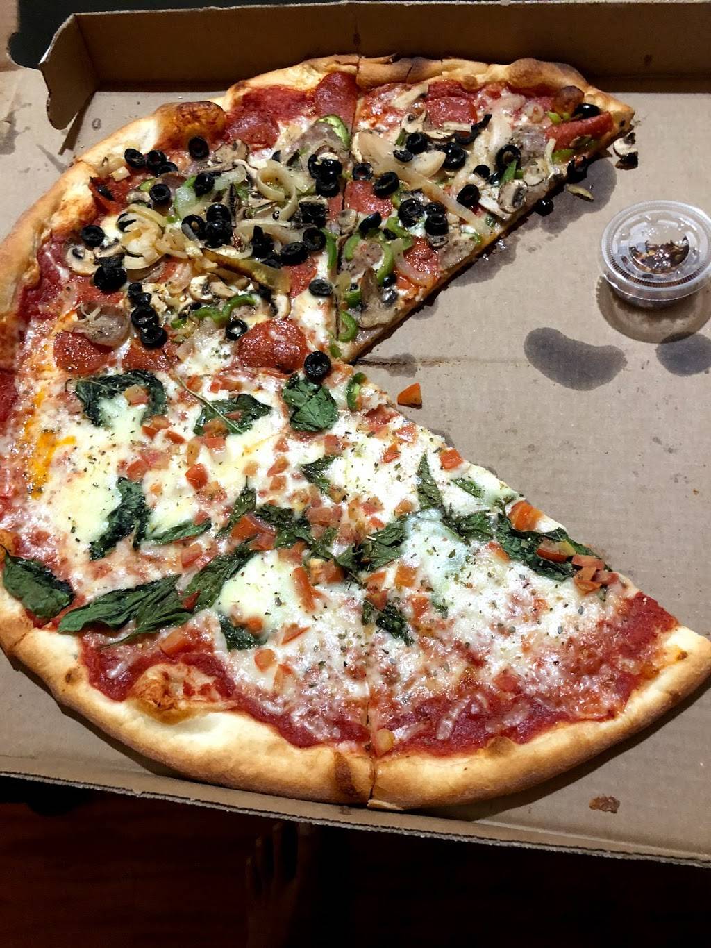 Izzy’s NY Pizza | restaurant | 331 Rockbridge Rd NW #400, Lilburn, GA 30047, USA | 7702792943 OR +1 770-279-2943