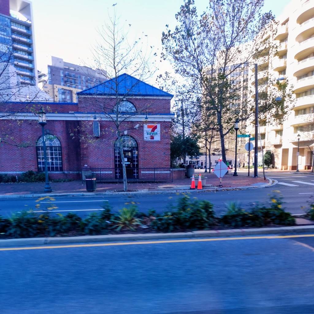 7-Eleven | bakery | 7820 Wisconsin Ave, Bethesda, MD 20814, USA | 3016528589 OR +1 301-652-8589