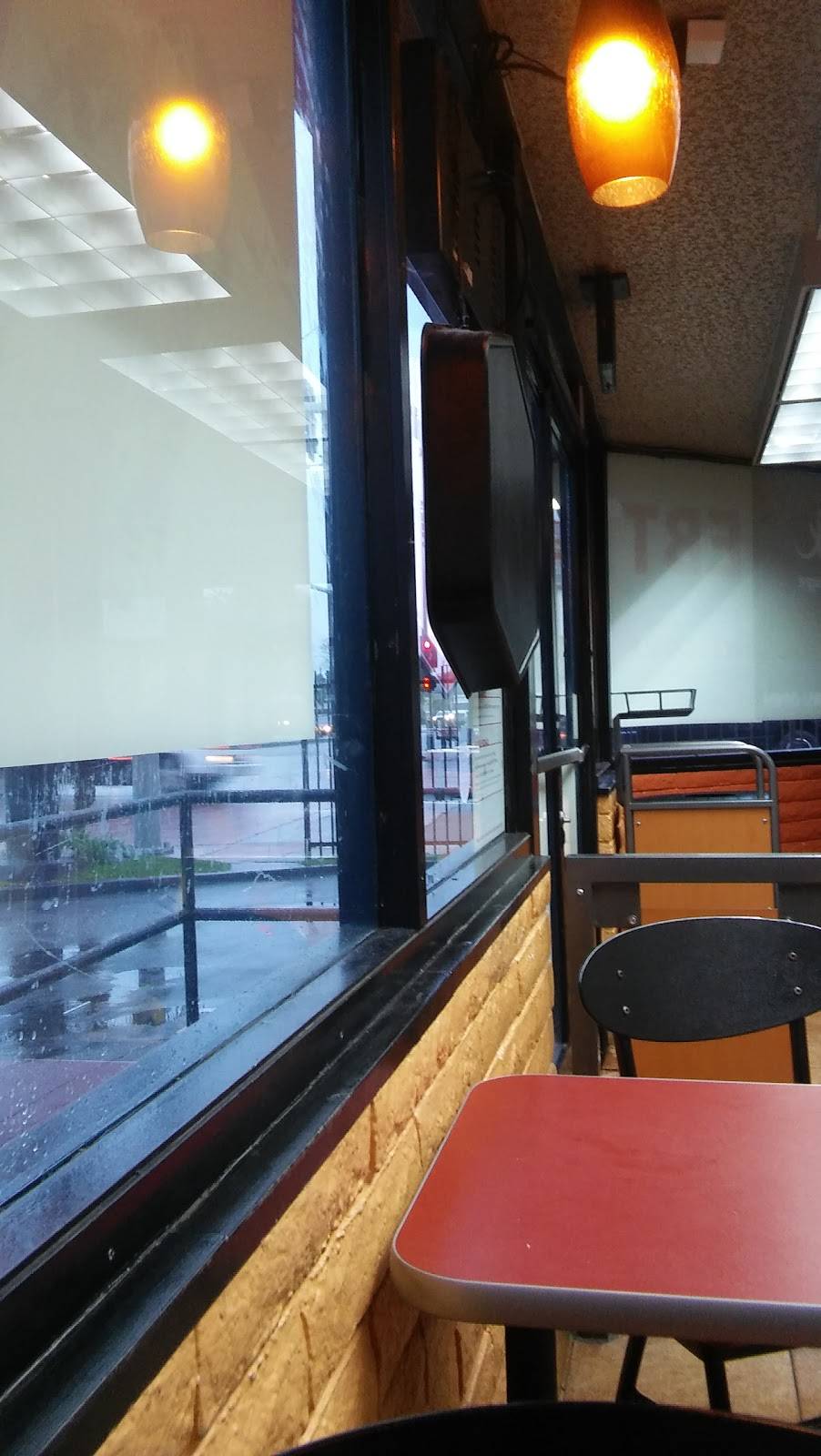 Jack in the Box | restaurant | 701 E Rosecrans Ave, Compton, CA 90221, USA | 3106081083 OR +1 310-608-1083