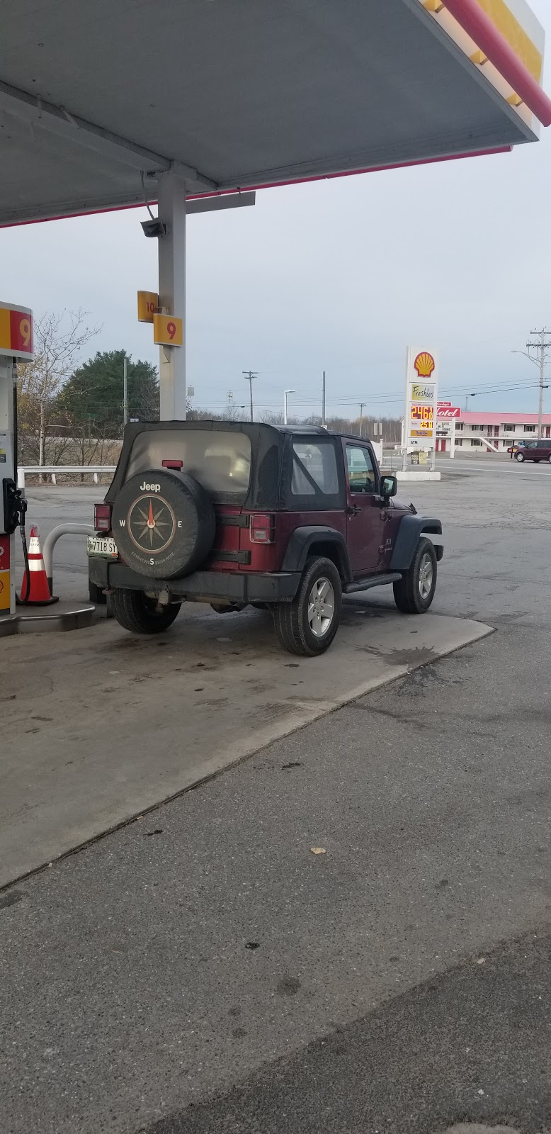 Shell | restaurant | 3 Moosehead Trail, Newport, ME 04953, USA | 2073685353 OR +1 207-368-5353