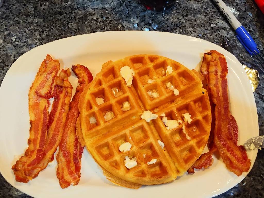 Peters Diner | restaurant | 236 Broadway, Amityville, NY 11701, USA | 6316939003 OR +1 631-693-9003