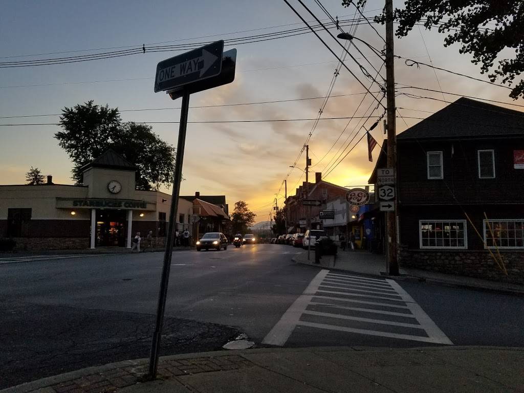 Starbucks | cafe | 1 Plattekill Ave, New Paltz, NY 12561, USA | 8452569815 OR +1 845-256-9815