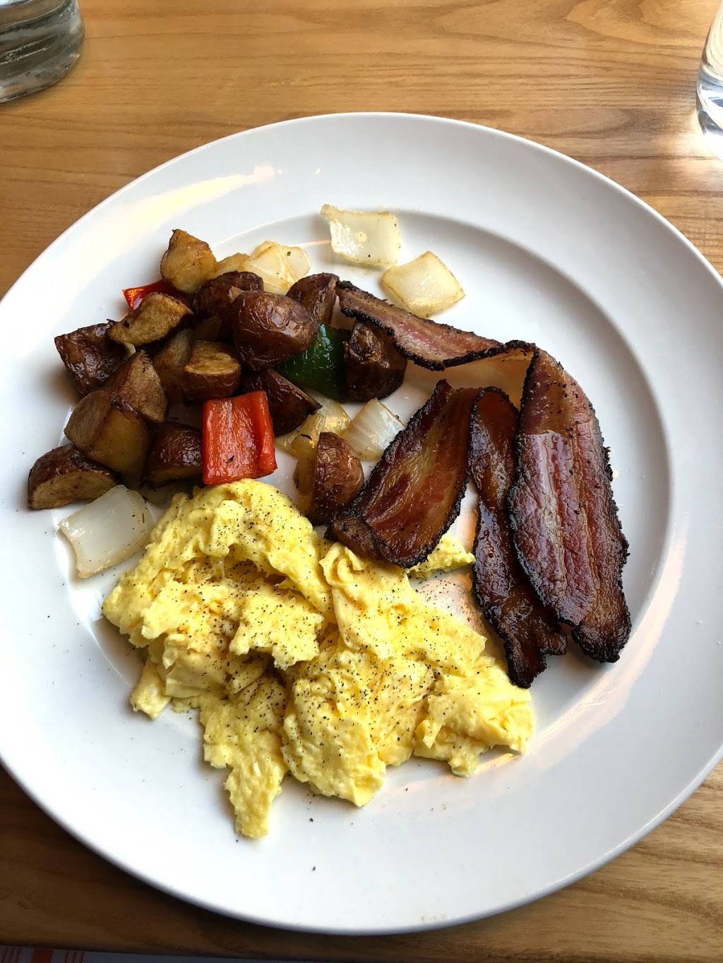 Stax Cafe | restaurant | 522 N Milwaukee Ave, Chicago, IL 60642, USA | 3128775055 OR +1 312-877-5055