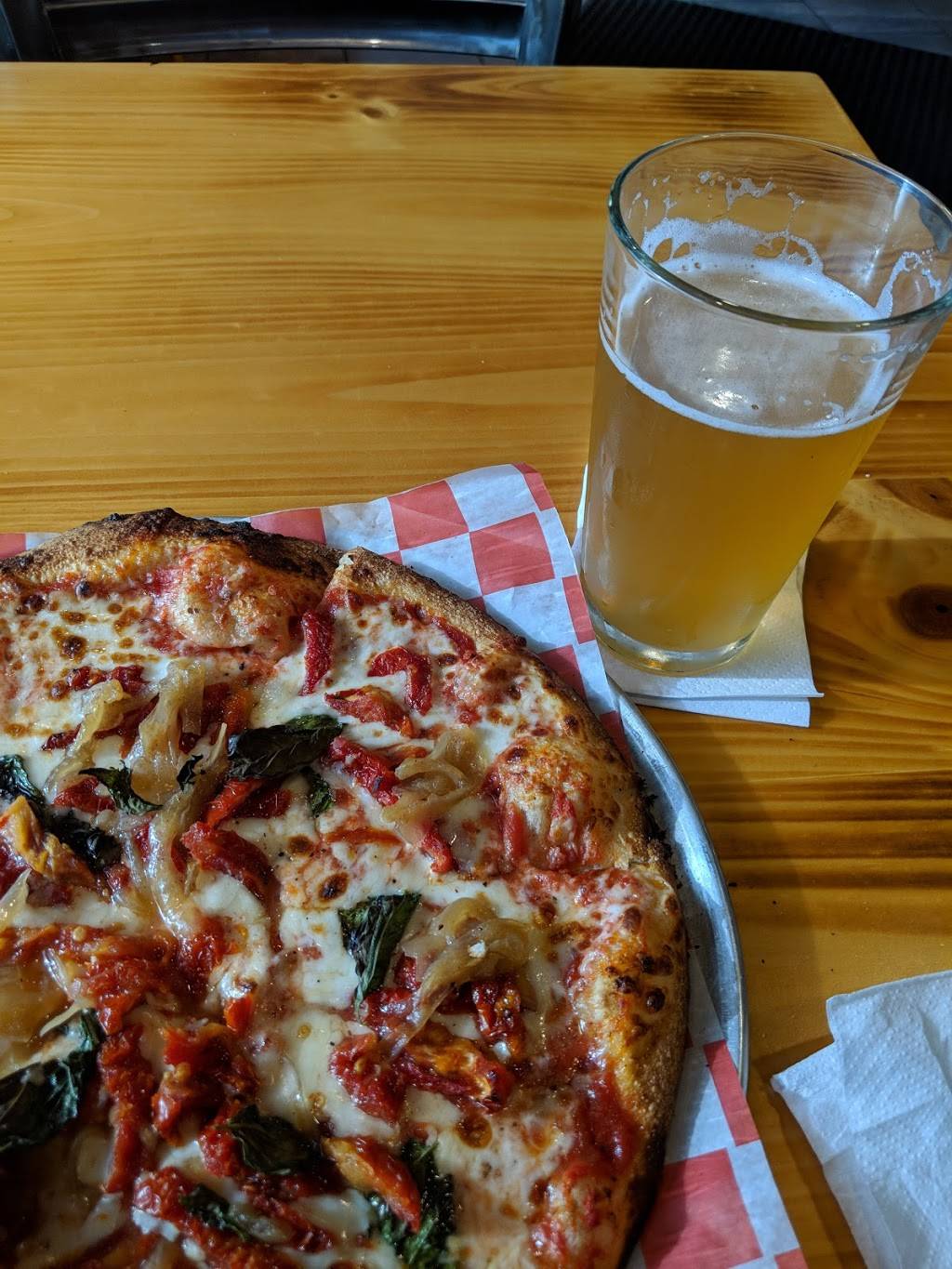 Russos Wood Fired Pizza | restaurant | 2526 Maple Ave, Zanesville, OH 43701, USA | 7404871021 OR +1 740-487-1021