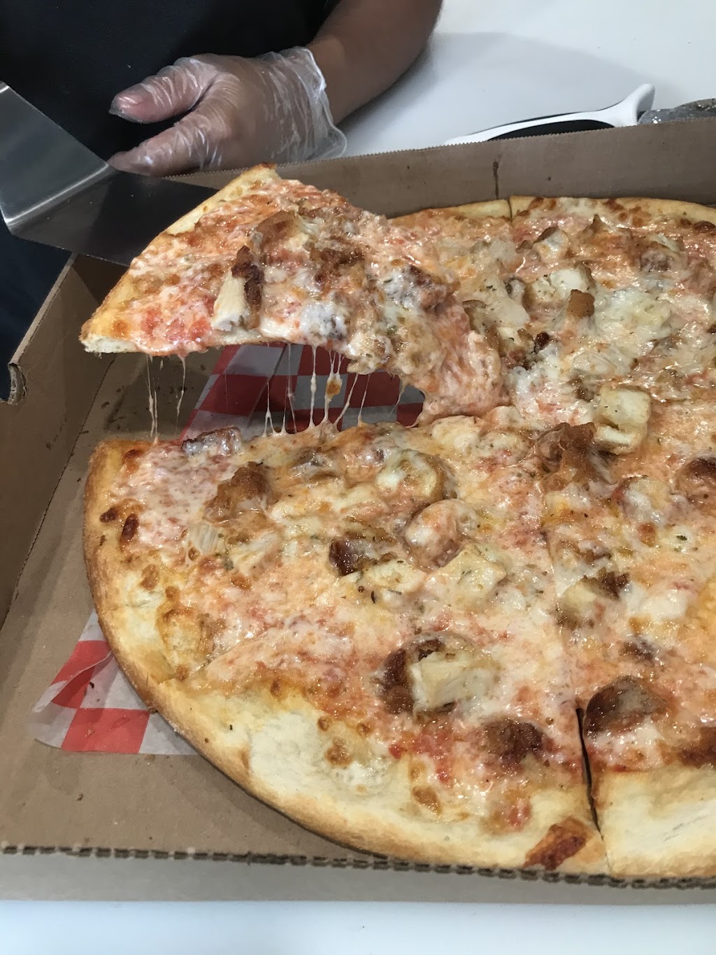 Angelinas Pizzeria | restaurant | 327 W York St, Philadelphia, PA 19133, USA | 2156490048 OR +1 215-649-0048