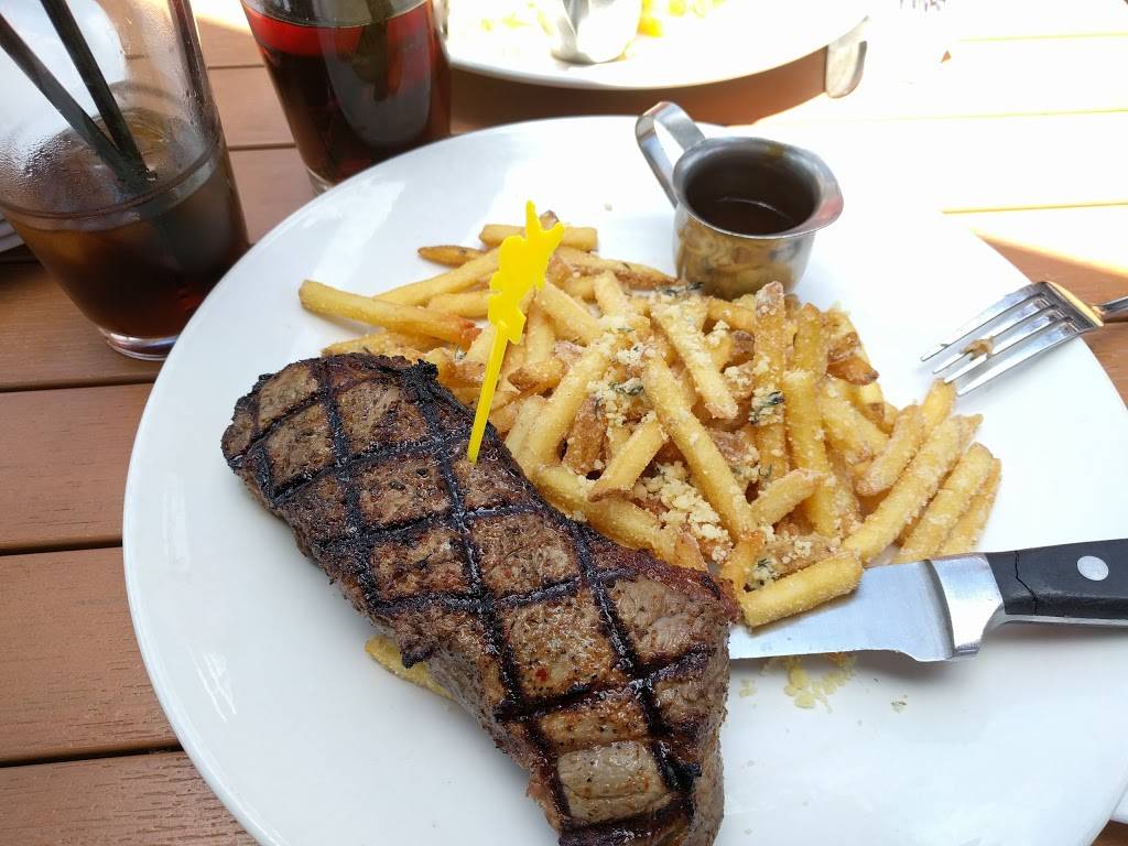 Jack Astors Bar & Grill | restaurant | 219 Rathburn Rd W, Mississauga, ON L5B 4C1, Canada | 9055664662 OR +1 905-566-4662