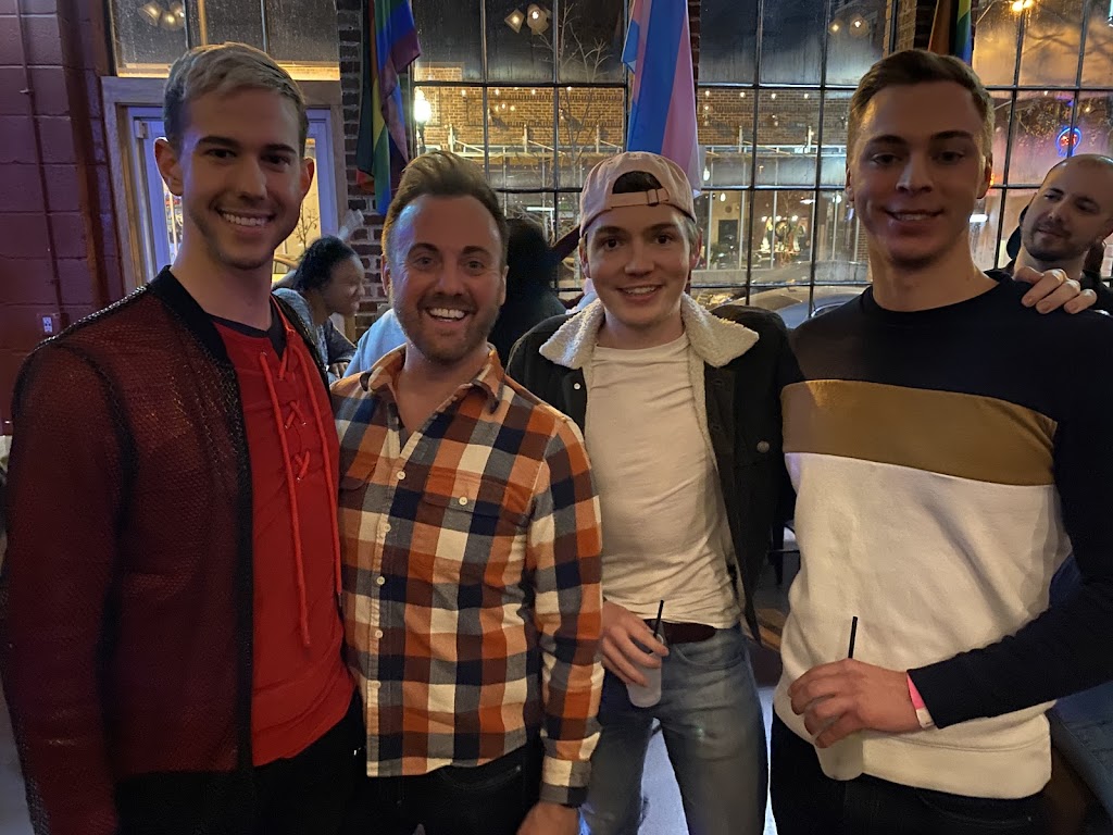 Shot Stop Bar & Grill | restaurant | 4120 Pennsylvania Ave, Kansas City, MO 64111, USA | 8163718814 OR +1 816-371-8814