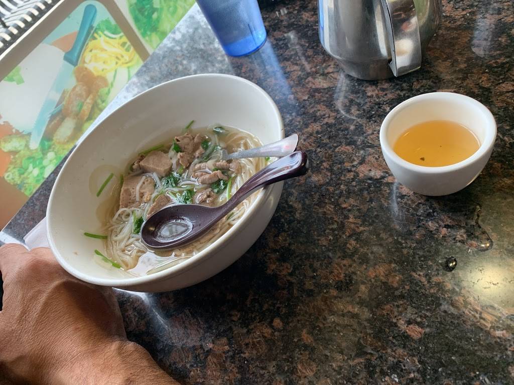 King Pho | restaurant | 5414 W Devon Ave, Chicago, IL 60646, USA | 7733123995 OR +1 773-312-3995