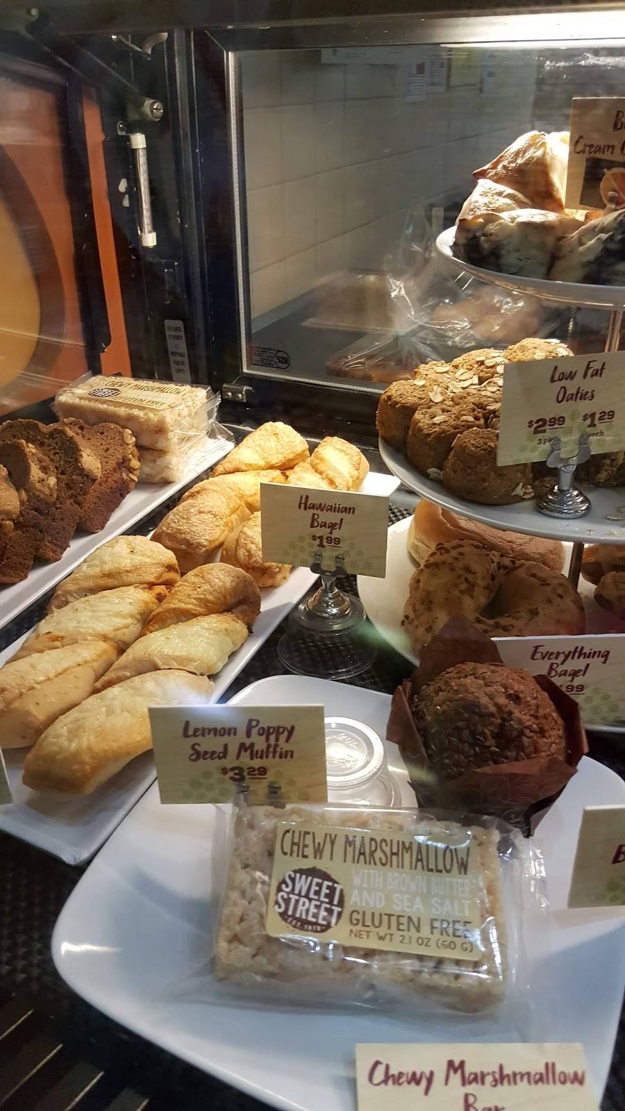 Jamba Kamehameha Shopping Center | restaurant | 1620 N School St space j-4, Honolulu, HI 96817, USA | 8088321433 OR +1 808-832-1433