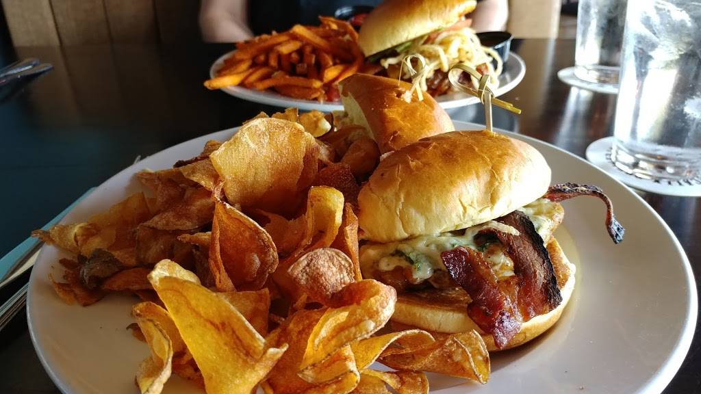 Whiskey Kitchen | restaurant | 2149 General Booth Blvd, Virginia Beach, VA 23454, USA | 7576898860 OR +1 757-689-8860