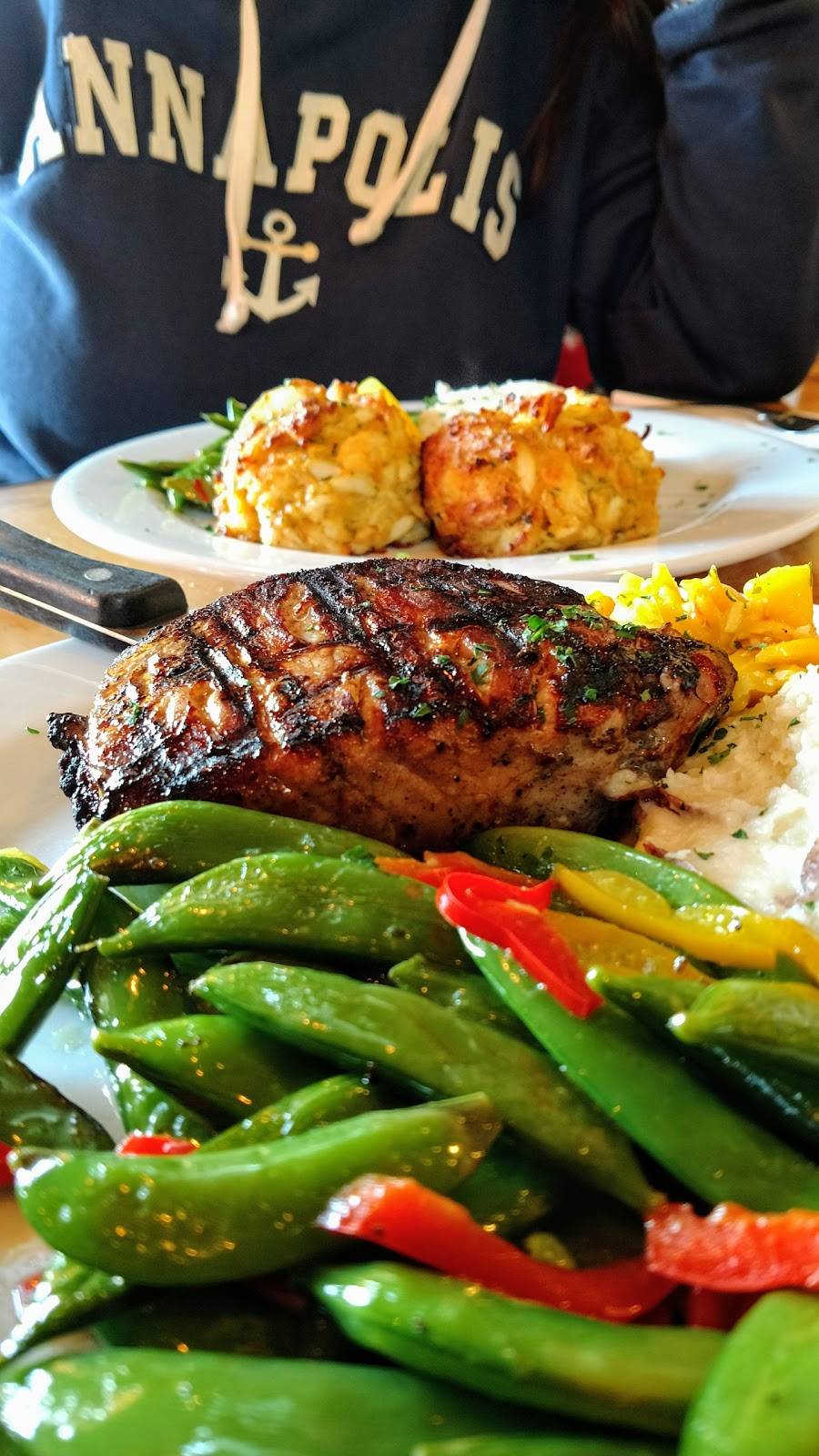 Boatyard Bar & Grill | restaurant | 400 4th St, Annapolis, MD 21403, USA | 4102166206 OR +1 410-216-6206