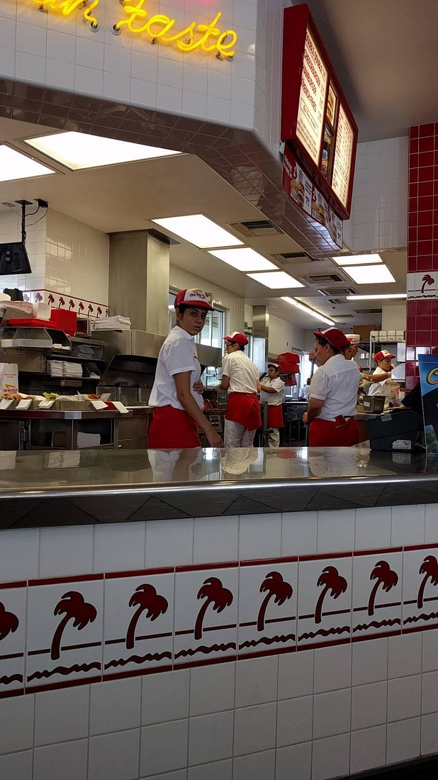 In-N-Out Burger | restaurant | 3211 Harbor Blvd, Costa Mesa, CA 92626, USA | 8007861000 OR +1 800-786-1000
