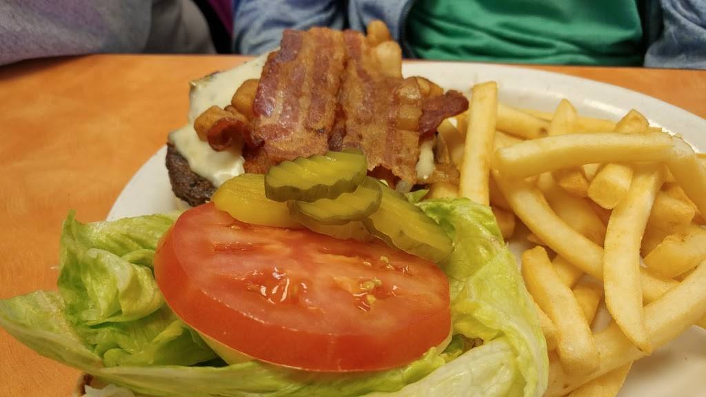 Lincoln Square Family Restaurant | restaurant | 1514 IN-37, Elwood, IN 46036, USA | 7655570009 OR +1 765-557-0009