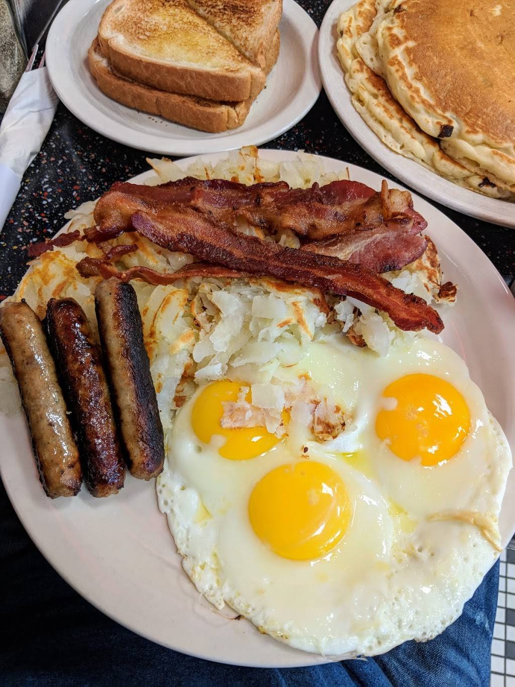 Nicky Ds Coney Island | restaurant | 32657 Woodward Ave, Royal Oak, MI 48073, USA | 2485491488 OR +1 248-549-1488