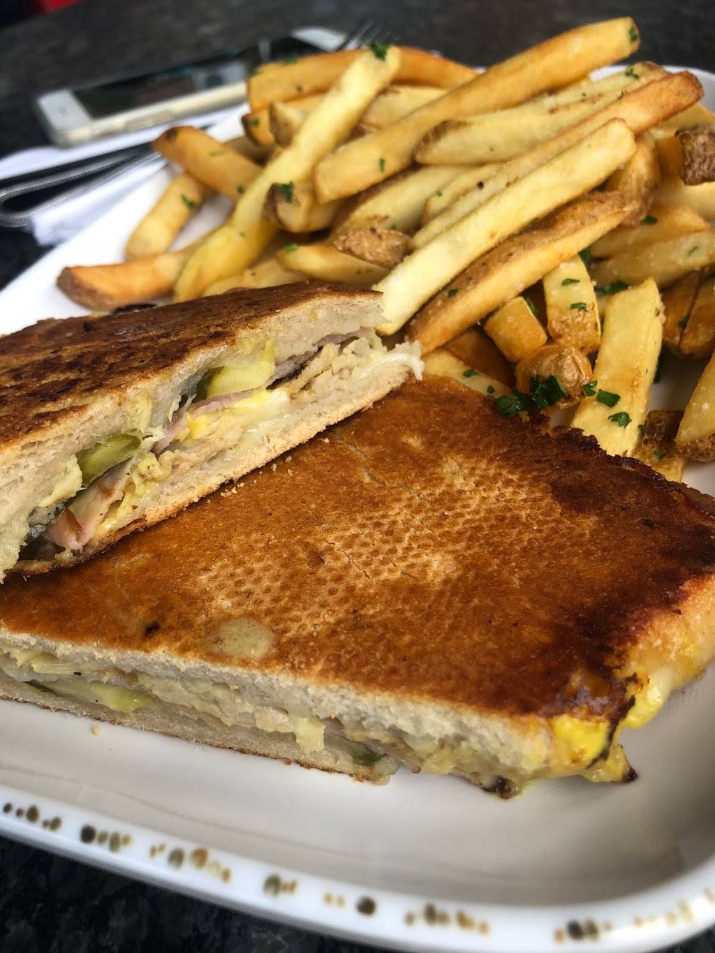 Tap Room at the Hollander Hotel | restaurant | 421 4th Ave N, St. Petersburg, FL 33701, USA | 7278737900 OR +1 727-873-7900