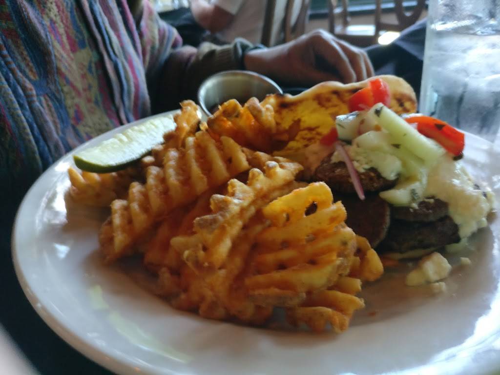 Harrys Bar and Grill | restaurant | 3549 N Oakland Ave, Milwaukee, WI 53211, USA | 4149646800 OR +1 414-964-6800