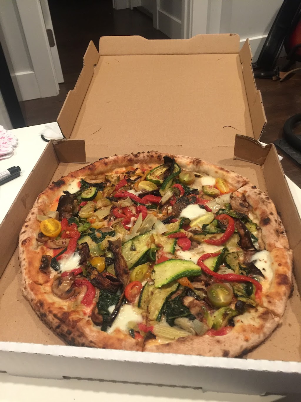 Bella Luna Pizza | restaurant | 2060 Hillhurst Ave, Los Angeles, CA 90027, USA | 3238452022 OR +1 323-845-2022