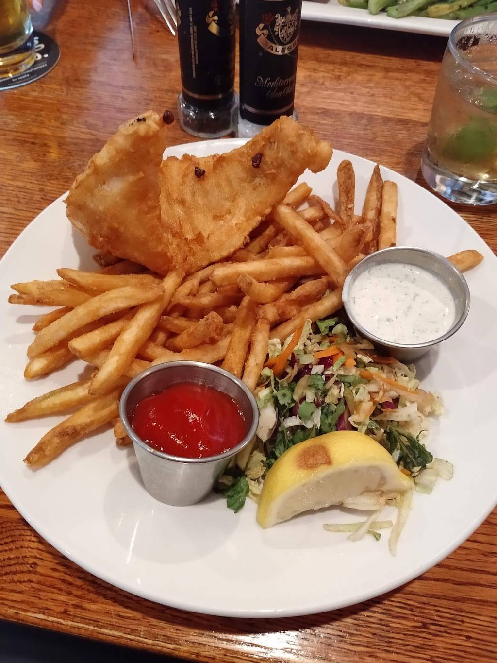 Houlihans | restaurant | 1294 Promenade Pl, Eagan, MN 55121, USA | 6514521001 OR +1 651-452-1001