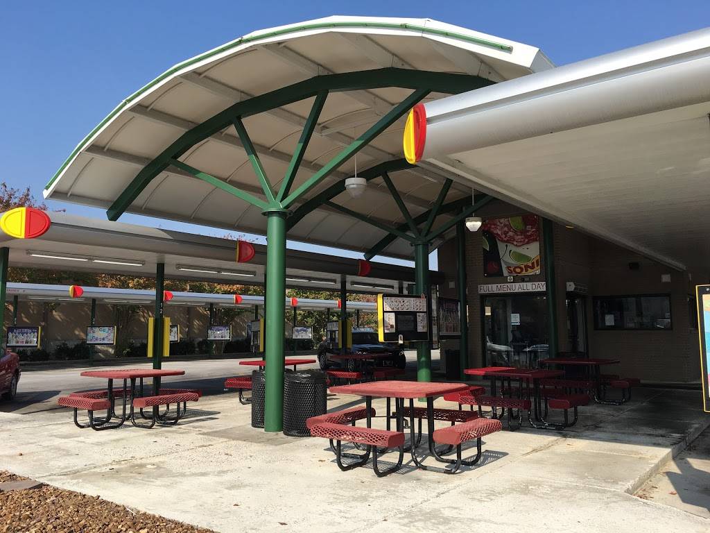 Sonic Drive-In | restaurant | 724 S Jefferson Ave, Cookeville, TN 38501, USA | 9315287252 OR +1 931-528-7252