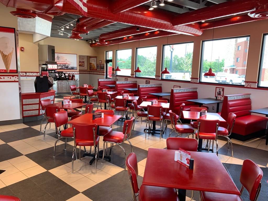 Freddys Frozen Custard & Steakburgers | restaurant | 863 Arlington Ridge E, Akron, OH 44312, USA | 2345713303 OR +1 234-571-3303