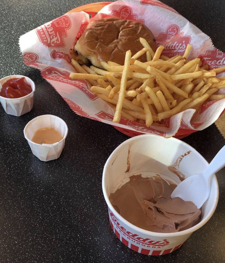 Freddys Frozen Custard & Steakburgers | restaurant | 6006 28th St SE, Grand Rapids, MI 49546, USA | 6165913354 OR +1 616-591-3354