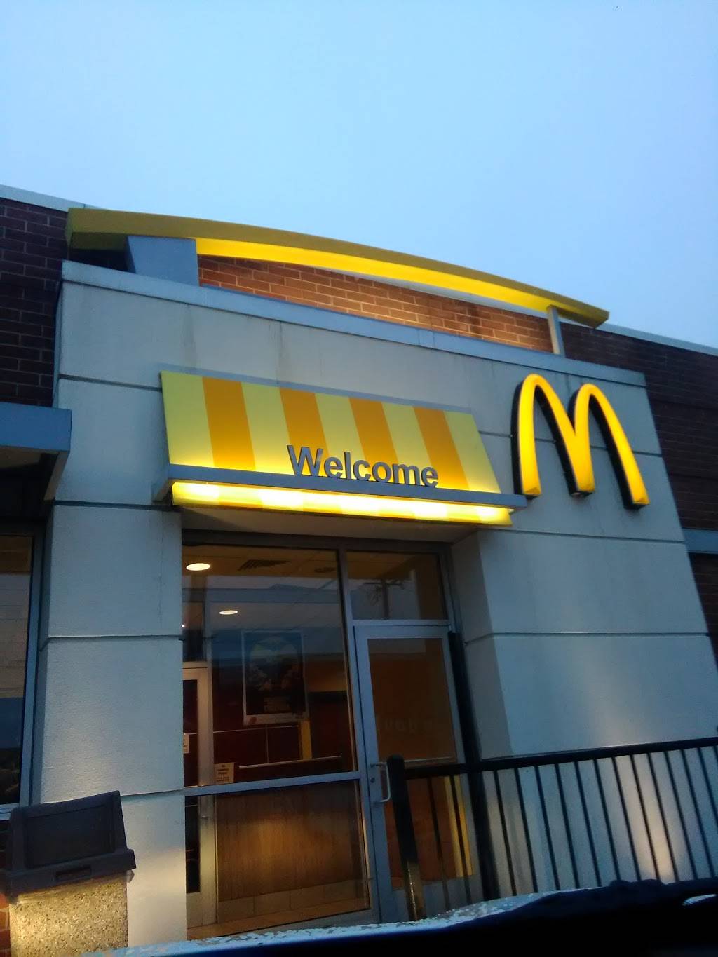 McDonalds | cafe | 5265 W Fond Du Lac Ave, Milwaukee, WI 53216, USA | 4144425170 OR +1 414-442-5170