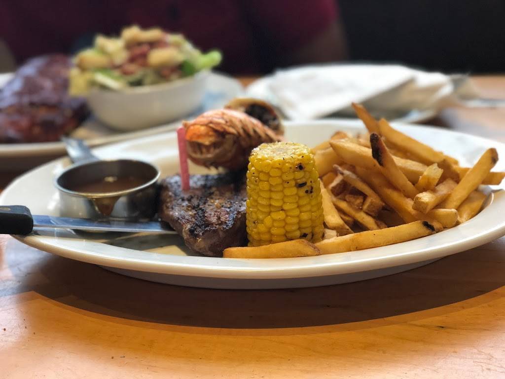 Chucks Roadhouse Bar & Grill | restaurant | 140 Centennial Pkwy N, Hamilton, ON L8E 1H9, Canada | 9056648817 OR +1 905-664-8817