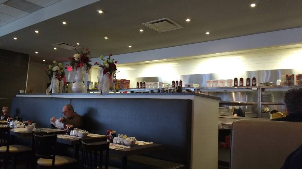 Petinos Saint-Dorothée | restaurant | 540 Autoroute 13, Laval, QC H7X 3V5, Canada | 4506895444 OR +1 450-689-5444