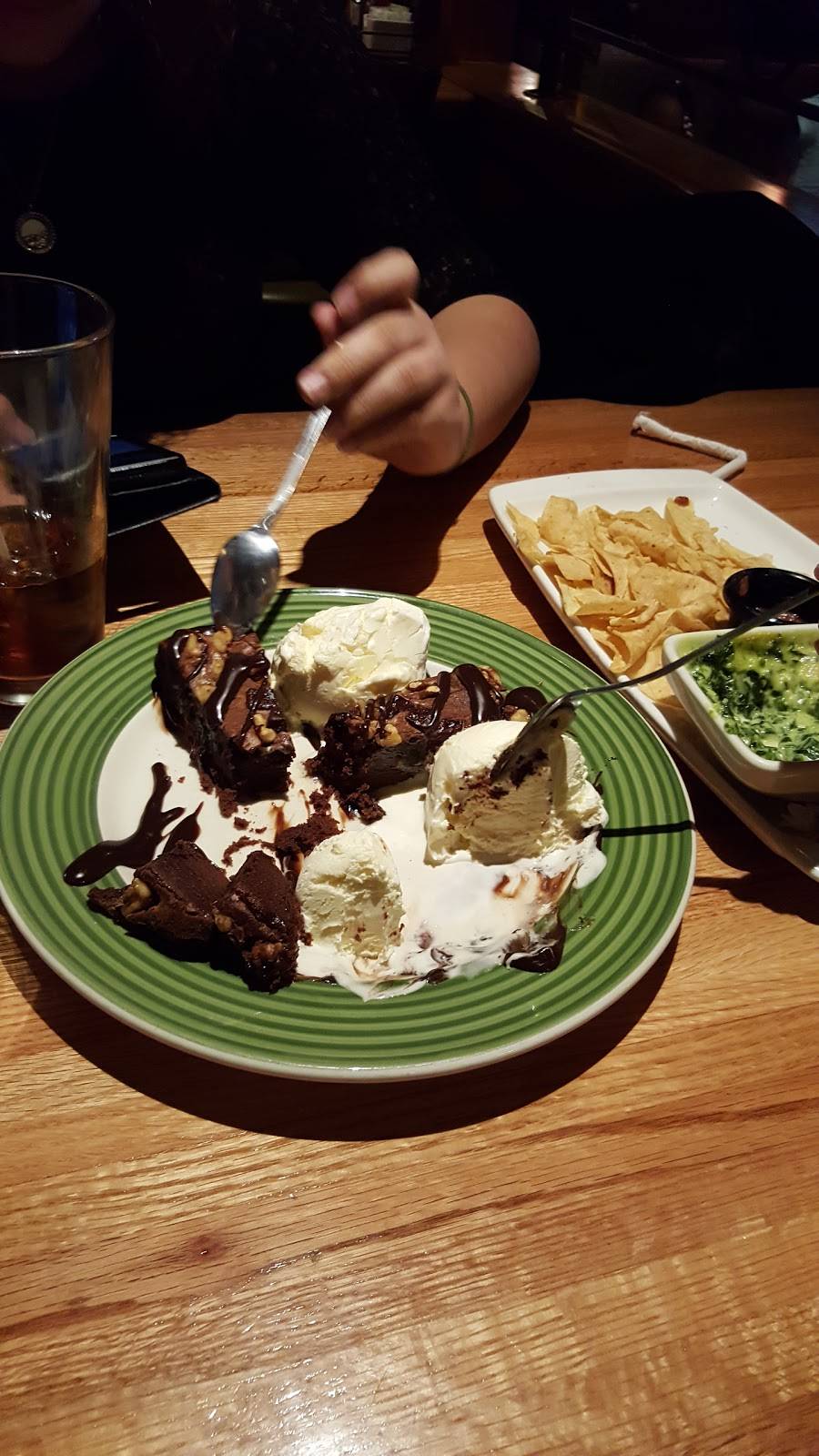 Applebees Grill + Bar | restaurant | 465 US-46, Totowa, NJ 07512, USA | 9738120011 OR +1 973-812-0011