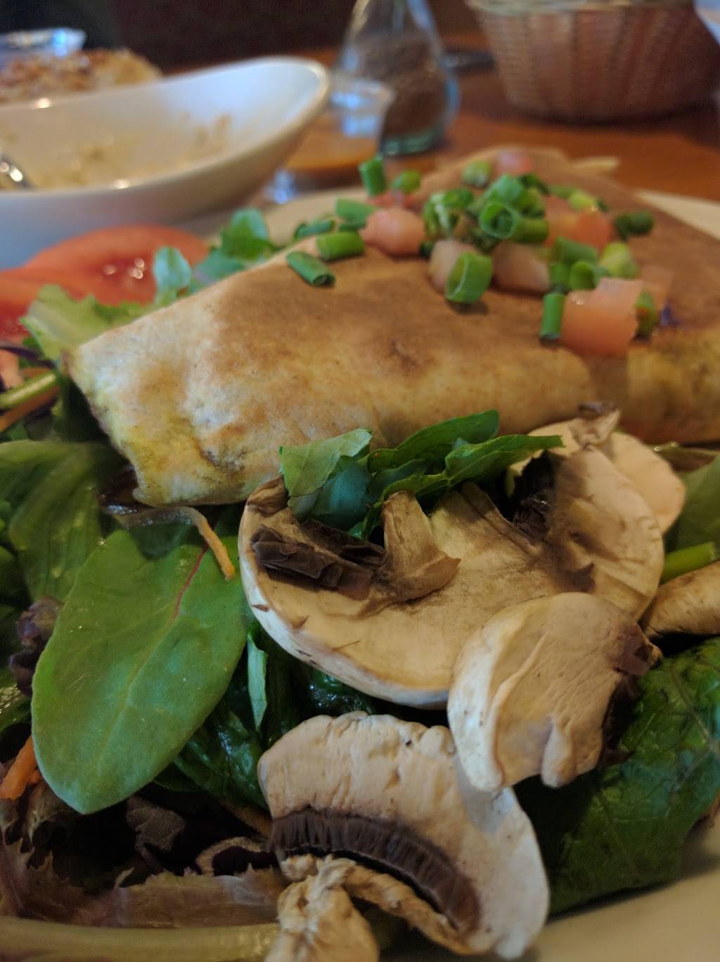 Aladdins Eatery Grandview | restaurant | 1425 Grandview Ave, Columbus, OH 43212, USA | 6144885565 OR +1 614-488-5565