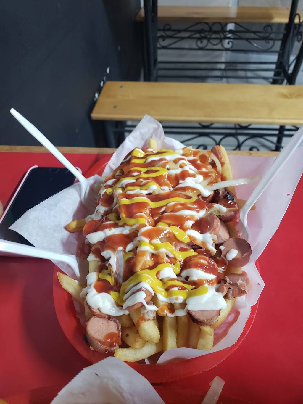 La Reyna de las Hamburguesas | restaurant | Privada Ciprés 23678_Q1, Fontana XVI, 22205 Tijuana, B.C., Mexico | 016644078386 OR +52 664 407 8386