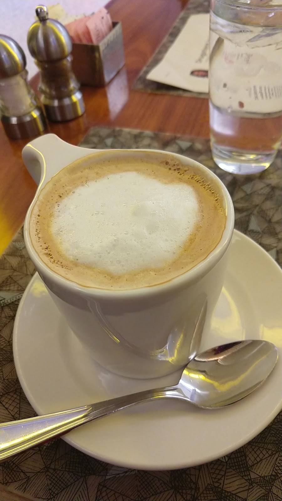 La Vie | restaurant | Terminal 5, John F. Kennedy International Airport, Jamaica, NY 11430, USA | 8665083558 OR +1 866-508-3558