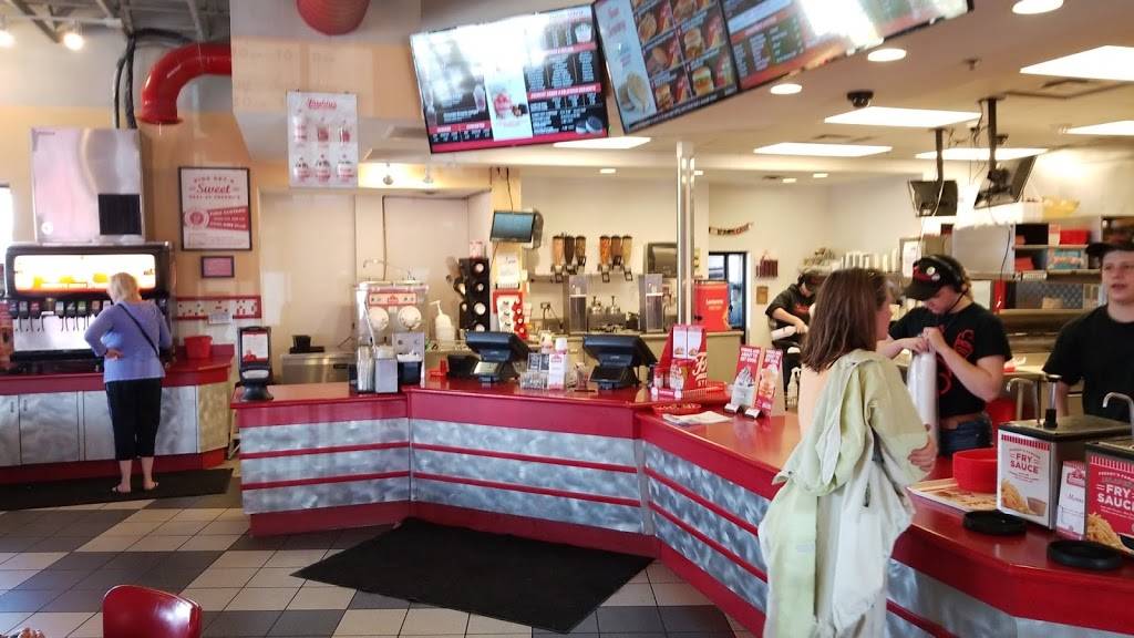 Freddys Frozen Custard & Steakburgers | restaurant | 2250 Main St, Longmont, CO 80501, USA | 3037764101 OR +1 303-776-4101