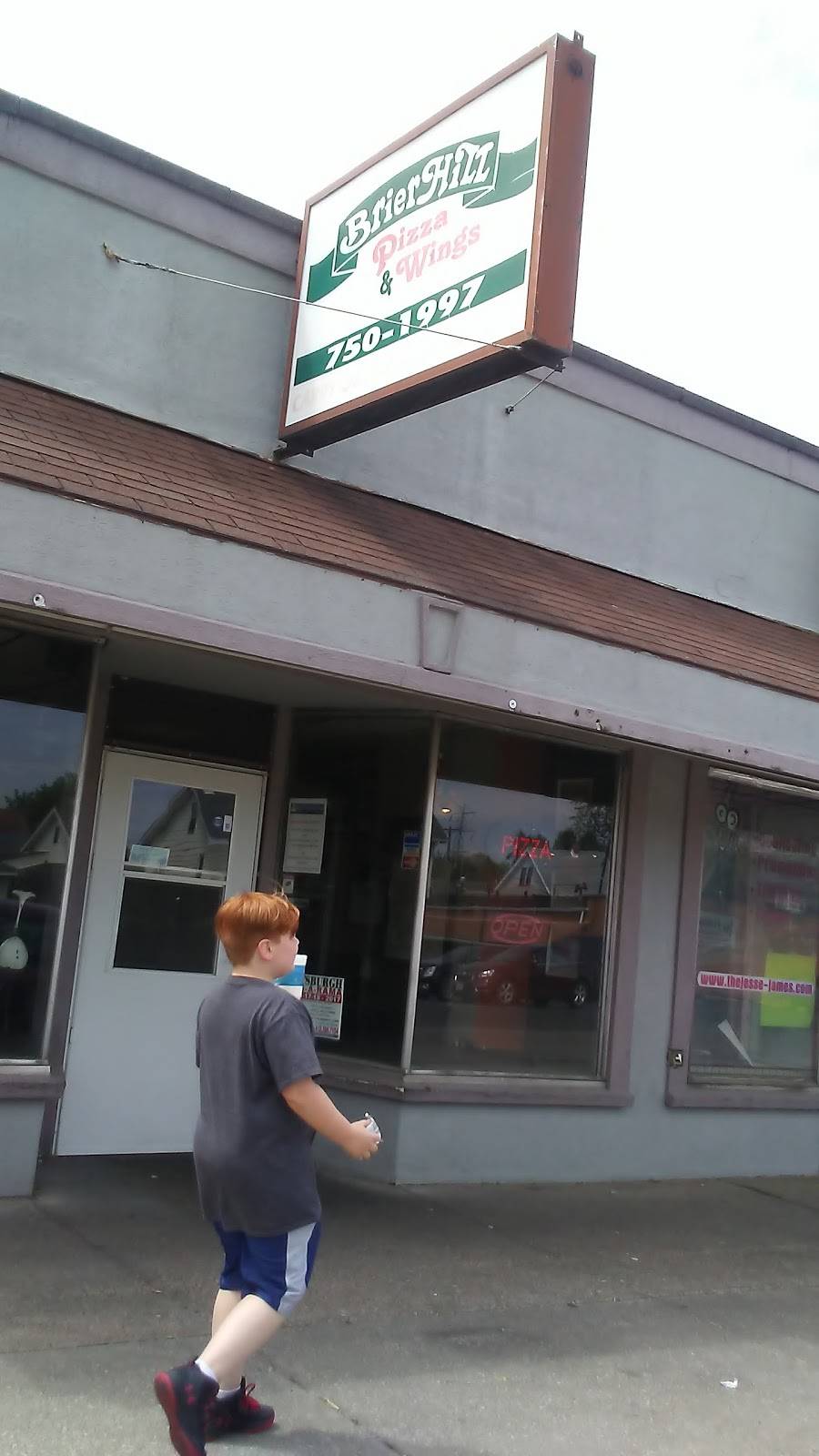 Brier Hill Pizza | restaurant | 583 5th St, Struthers, OH 44471, USA | 3307501977 OR +1 330-750-1977