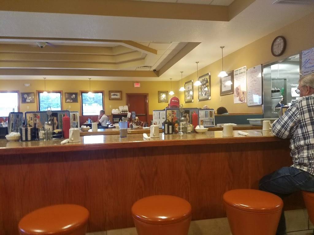 New Pine Ridge Restaurant | restaurant | 1302 N Center Ave, Merrill, WI 54452, USA | 7155363010 OR +1 715-536-3010