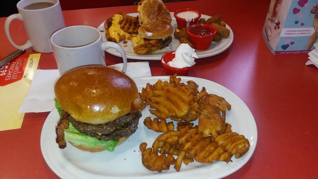 Friendlys | restaurant | 553 Hawkins Ave, Ronkonkoma, NY 11779, USA | 6319816659 OR +1 631-981-6659