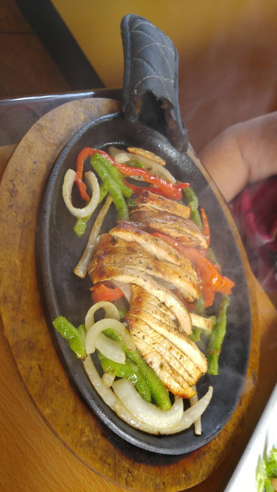 Jalapa Mexican Grill | restaurant | 929 Main St, Millis, MA 02054, USA | 5083760101 OR +1 508-376-0101