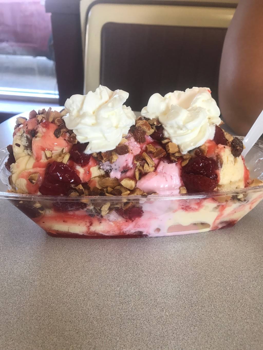 Braums Ice Cream & Burger Restaurant | restaurant | 219 N Galloway Ave, Mesquite, TX 75149, USA | 9722856066 OR +1 972-285-6066